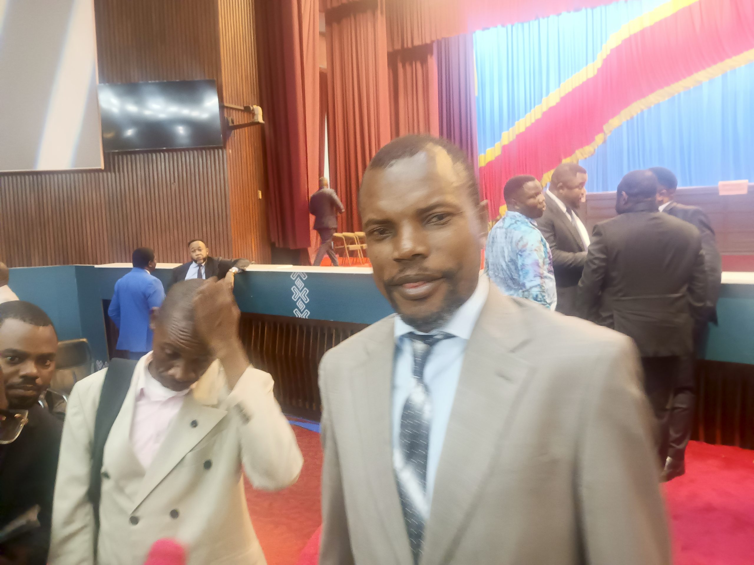Lire la suite à propos de l’article Pétition contre Kamerhe et consorts : « S’ils ont raison, ils retourneront ; sinon, ils en tireront les conséquences » (Francis Ilunga, député)