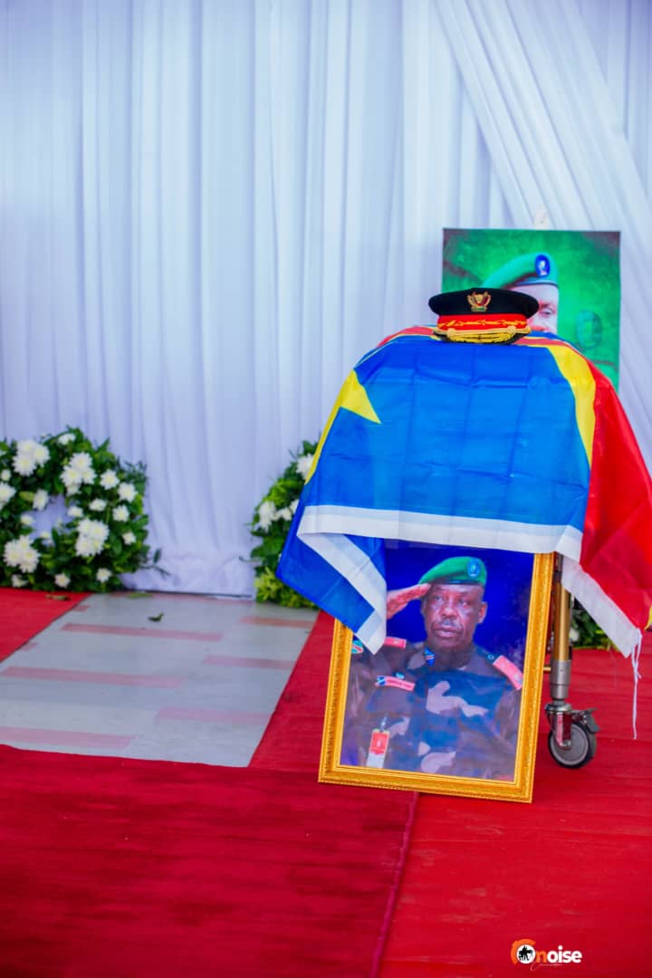 Lire la suite à propos de l’article Obsèques du général Peter Cirimwami : le Nord-Kivu perd un stratège, son successeur promet de poursuivre le combat