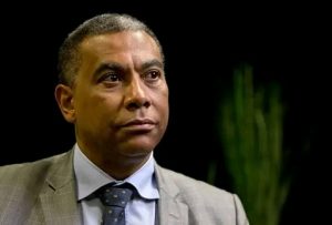 Lire la suite à propos de l’article Kamitatu charge Tshisekedi : « Il confond la République avec sa cour et la démocratie avec un théâtre d’ombres »