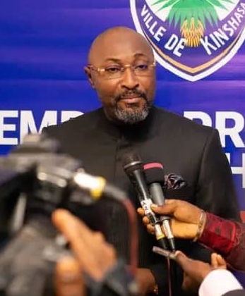 Lire la suite à propos de l’article Kinshasa renforce les règles sur les transports en commun et restreint l’accès des motos à la Gombe