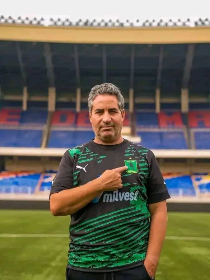 Lire la suite à propos de l’article Vita Club en crise : l’entraîneur tunisien Saber Ben Jabria jette l’éponge