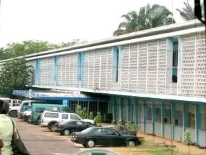 Lire la suite à propos de l’article Kinshasa : une grenade lacrymogène déclenchée au Collège Saint Fabrina, plusieurs élèves hospitalisés