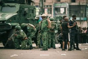 Lire la suite à propos de l’article Braquage de Rawbank victoire : huit policiers militaires jugés pour mauvais traitements infligés à Honorine Porsche