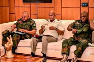 Lire la suite à propos de l’article Complot contre la République : Trois généraux radiés des FARDC, dont l’ex-chef d’état-major Christian Tshiwewe