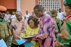 Lire la suite à propos de l’article Boma : le ministre Éliezer Ntambwe s’attaque à la récupération du patrimoine des anciens combattants