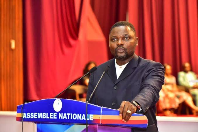 RDC : « Le Grand Congo est humilié par la seule volonté de Tshisekedi qui le dirige comme un patrimoine privé » (Okundji)
