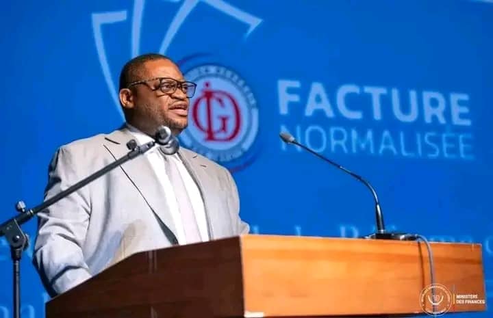 You are currently viewing RDC : Doudou Fwamba maintient fermement l’entrée en vigueur de la facture normalisée