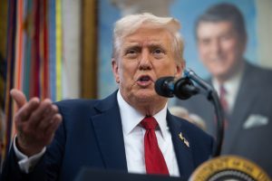 Lire la suite à propos de l’article Accord de Washington : Trump avertit la RDC et le Rwanda, « aucun manquement ne sera toléré »