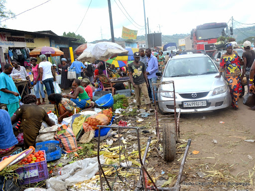 Lire la suite à propos de l’article Kinshasa : les occupants illégaux du marché Matadi-Kibala sommés de libérer les lieux dans 48 heures