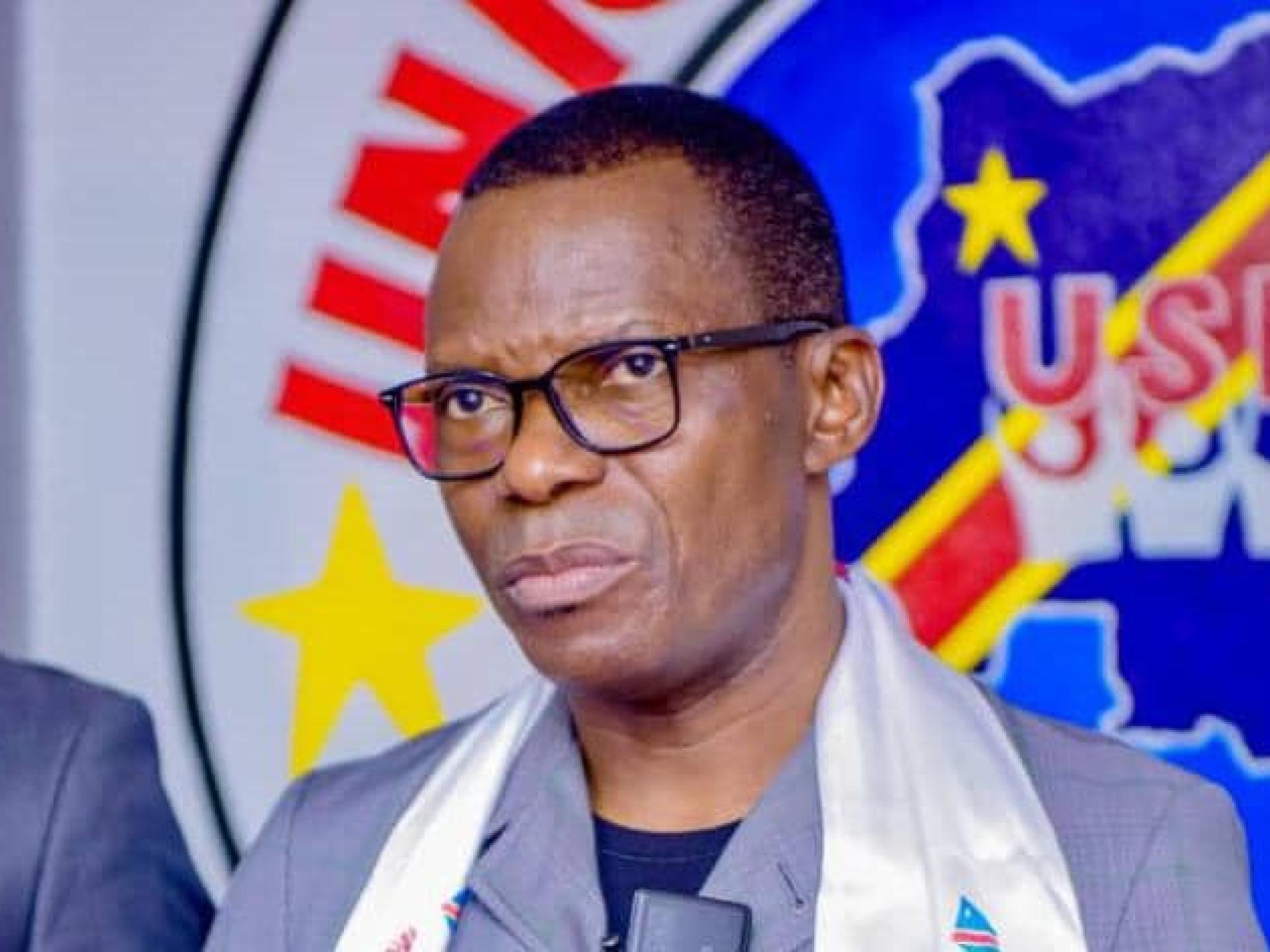 Lire la suite à propos de l’article Milice Mobondo: à Mbakana, Éliezer Ntambwe appelle à la coopération entre la population et les FARDC 