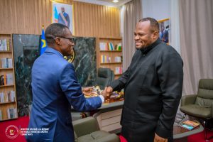 Lire la suite à propos de l’article Kinshasa : D. Bumba et E. Ntambwe unissent leurs forces pour sauver les biens des anciens combattants