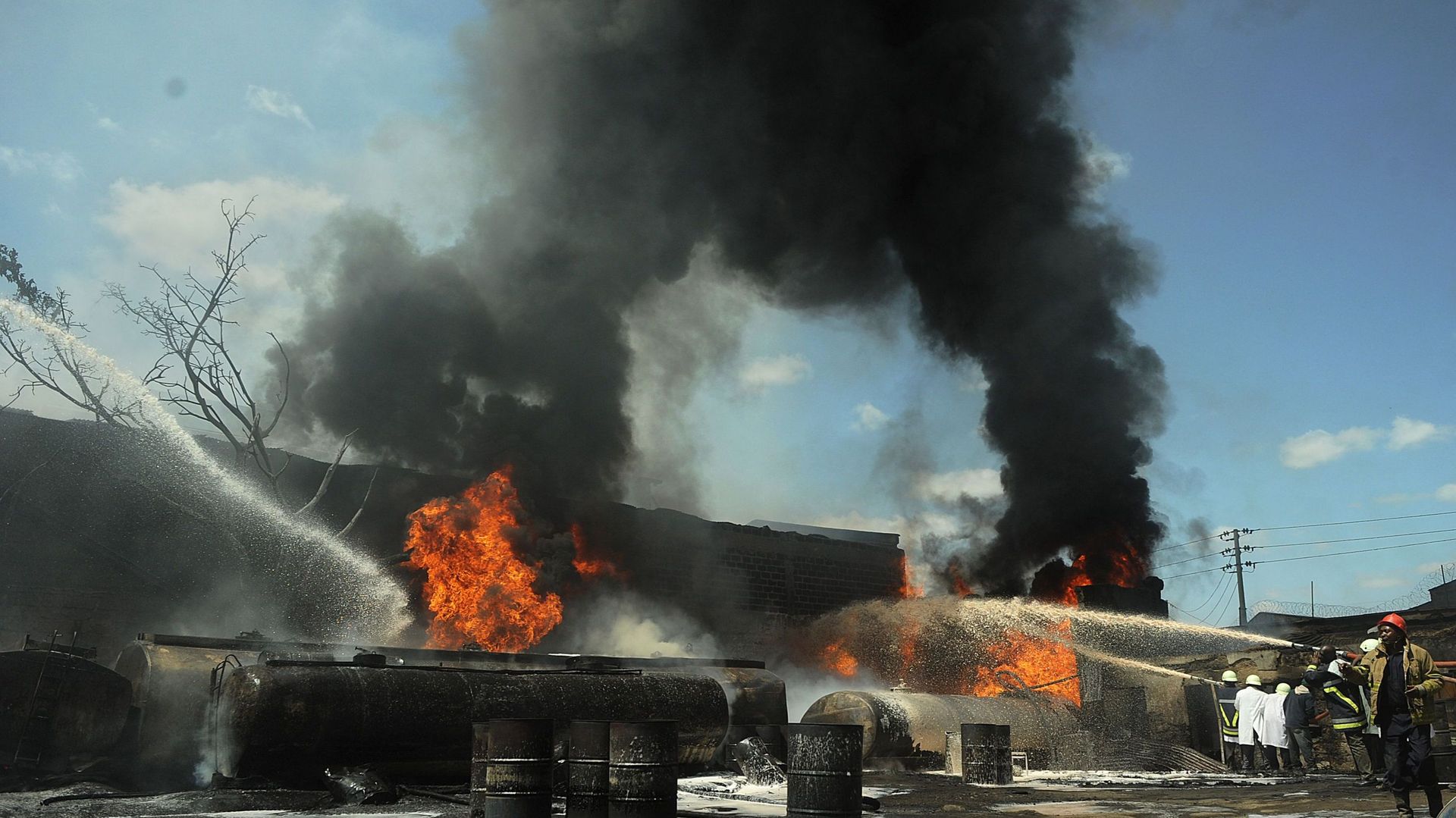 Incendies de dépôts pétroliers à Kinshasa : à Limete, Acacia Bandubola retire les agréments et annonce un contrôle national