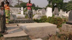 Lire la suite à propos de l’article Kinshasa : plus de 123 000 sépultures introuvables au cimetière de Kintambo après 44 ans de superpositions