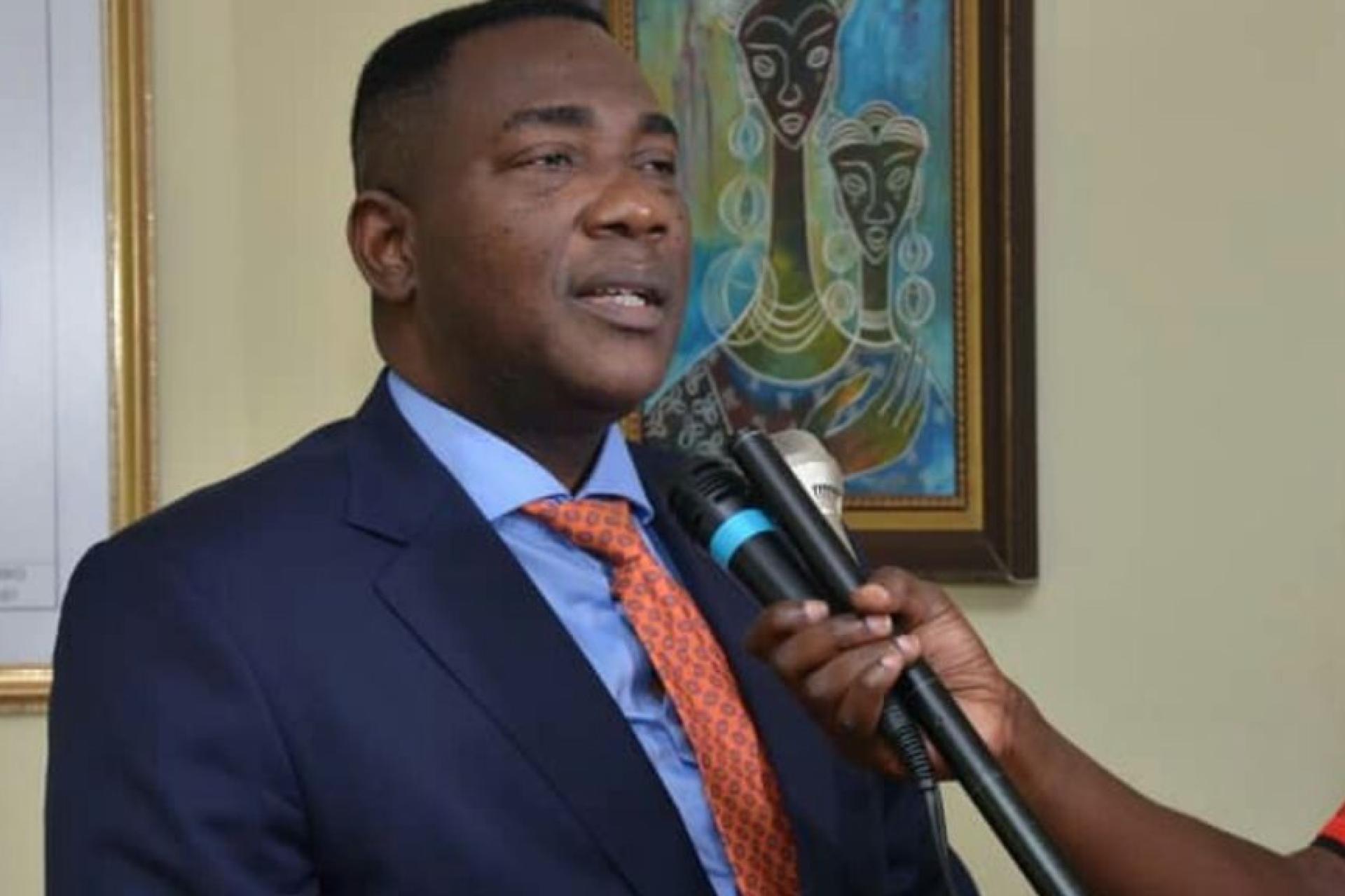 Lire la suite à propos de l’article Retard de salaires : Godé Mpoy accuse la Banque Centrale du Congo