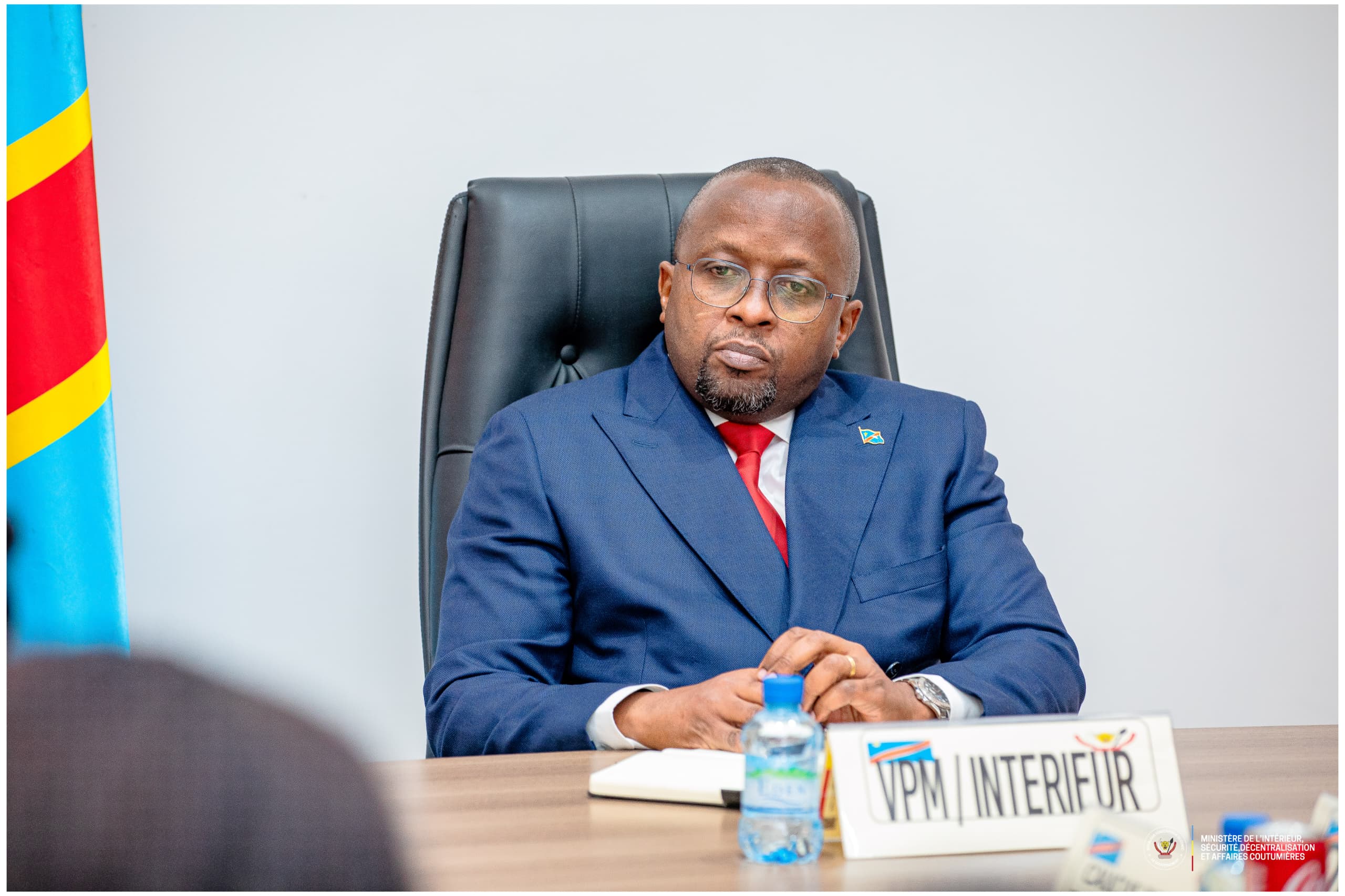 You are currently viewing Kasaï-Orientale : Jacquemain Shabani annonce le renforcement de la police et un forum de paix à Katanda