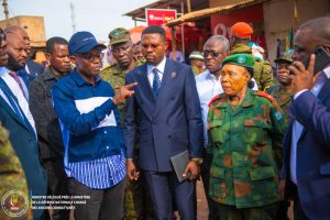 Lire la suite à propos de l’article Lubumbashi : Éliezer Ntambwe traque les biens spoliés des anciens combattants et rend visite aux vétérans