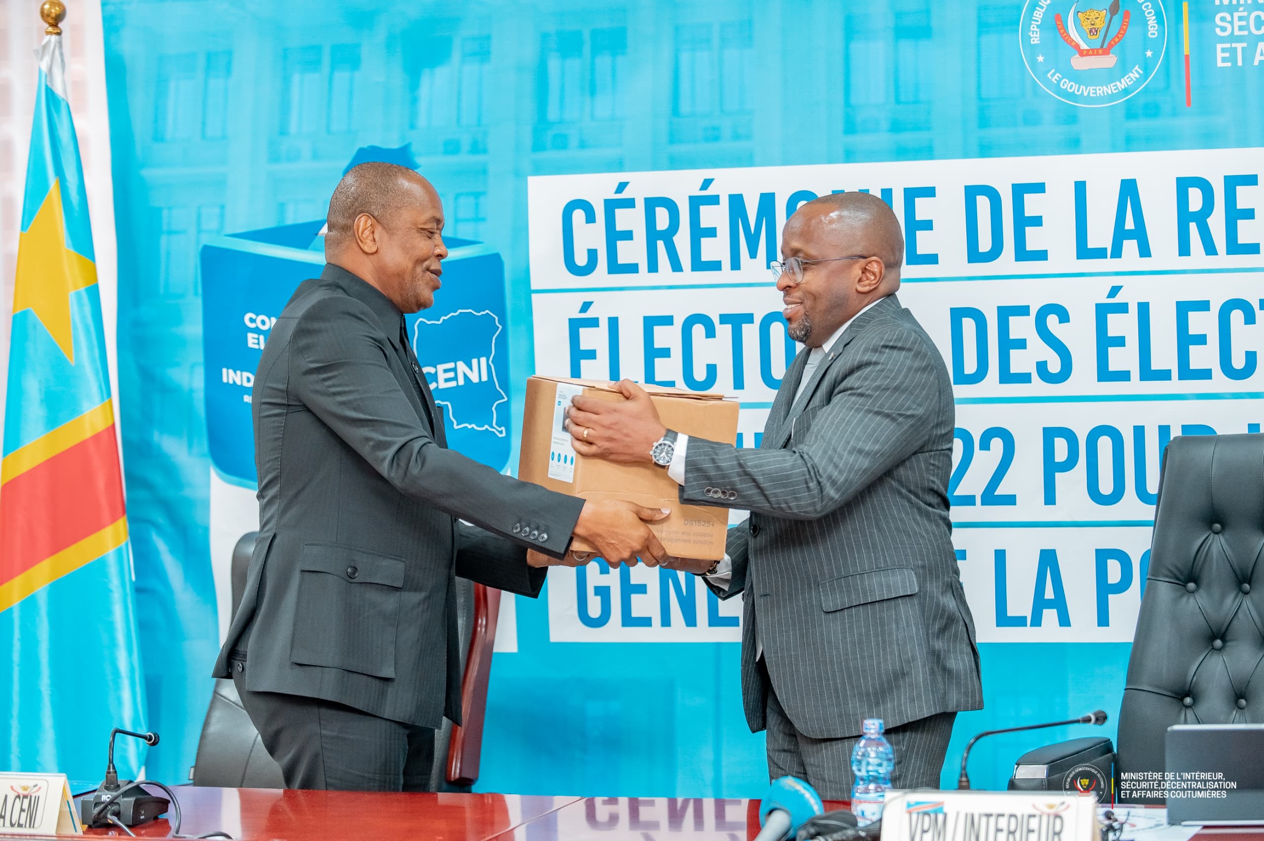 You are currently viewing RDC : la CENI transmet le fichier électoral 2022 à l’ONIP pour lancer le Fichier général de la population