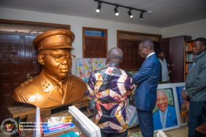 Lire la suite à propos de l’article Lubumbashi : Eliezer Ntambwe prend contact avec un artiste pour ériger un monument en hommage aux anciens combattants