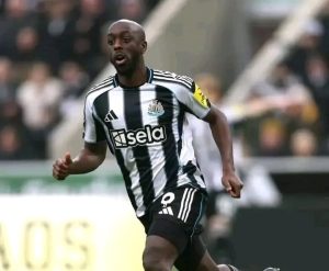 Lire la suite à propos de l’article Ligue des champions : Yoane Wissa défiera le FC Barcelone avec Newcastle en huitièmes