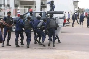 Lire la suite à propos de l’article Kinshasa : 16 militants de LAMUKA présentés au parquet après leur arrestation