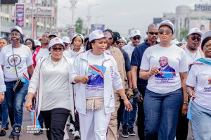 Lire la suite à propos de l’article Kinshasa : Micheline Ombae ouvre le mois de la Femme par une marche pour la paix à l’Est
