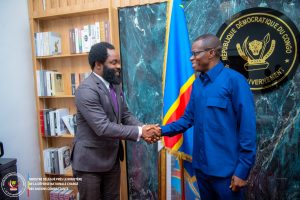 Lire la suite à propos de l’article Kwango : le président de l&rsquo;assemblée provinciale remercie le ministre Eliezer Ntambwe pour les avancées sécuritaires