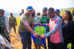 Lire la suite à propos de l’article Kasangulu : Eliezer Ntambwe s’inspire du modèle de Gilbert Kabanda pour renforcer le programme agricole destiné aux anciens combattants