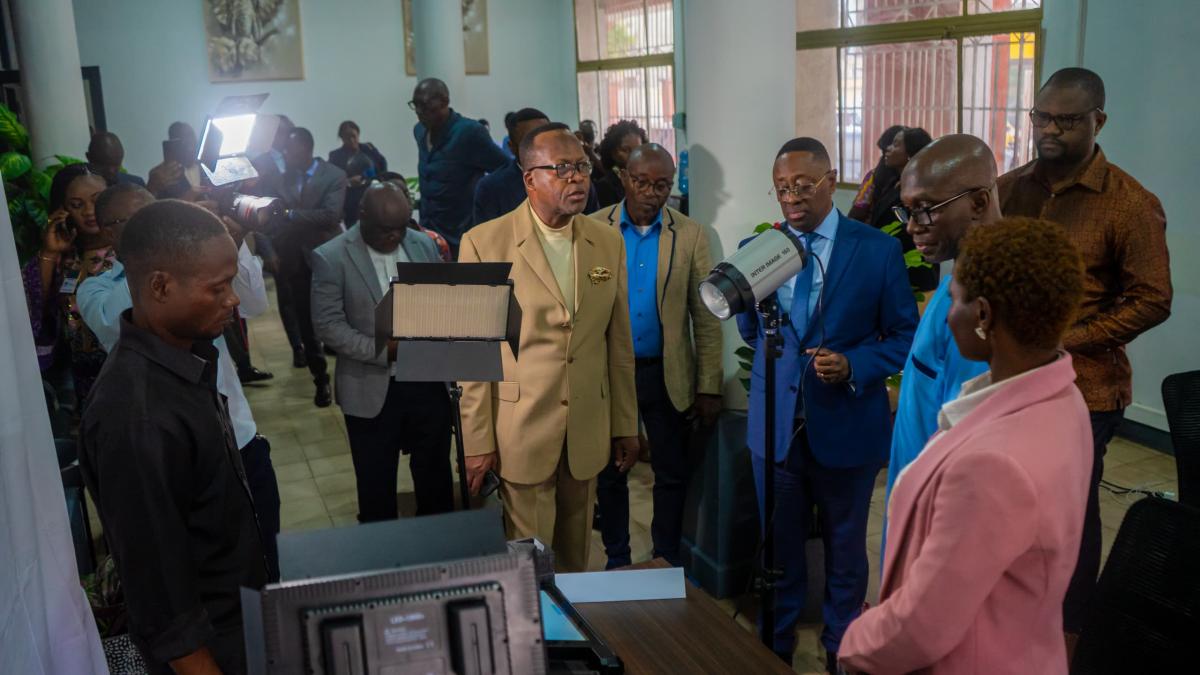 Lire la suite à propos de l’article Kinshasa lance la carte de résidence biométrique pour les étrangers