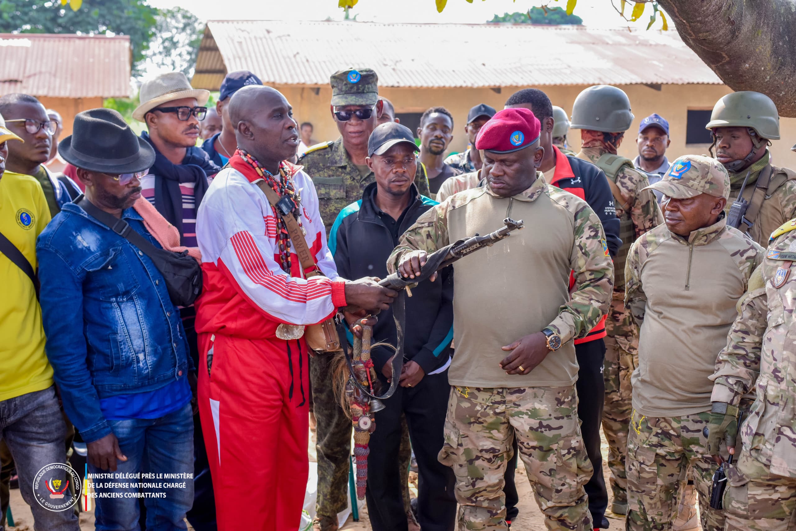 Lire la suite à propos de l’article Maï-Ndombe : des ex-leaders Mobondo s’engagent aux côtés de Éliezer Ntambwe pour la réintégration des jeunes démobilisés