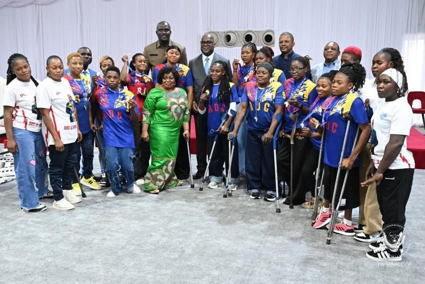 Lire la suite à propos de l’article RDC : les championnes U-25 de basketball sur fauteuil reçues par Tshisekedi après leur sacre continental