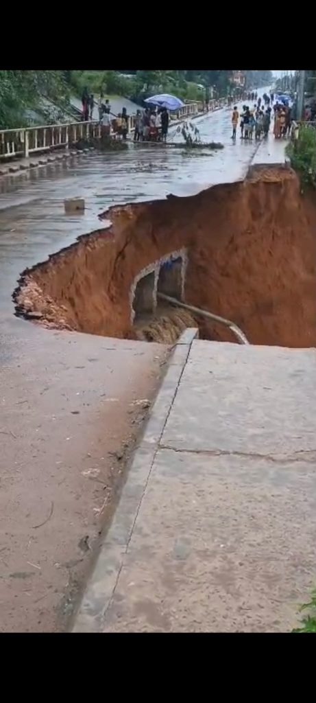 Kikwit : le boulevard Wazabanga coupé par l’érosion avant la visite de Félix Tshisekedi