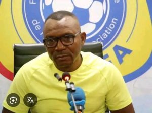 Lire la suite à propos de l’article Maniema Union met fin à sa collaboration avec Papy Kimoto après l’élimination en quart de finale