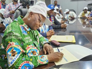 Lire la suite à propos de l’article Sénat en RDC : Norbert Basengezi se porte candidat au poste de deuxième vice-président