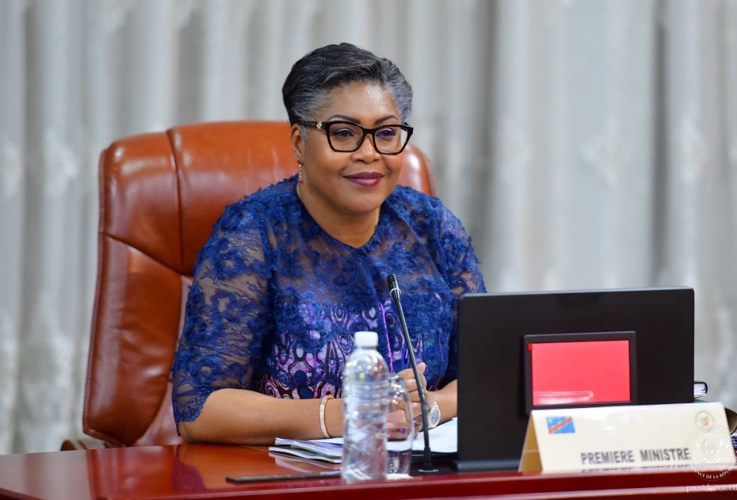 RDC : le Gouvernement condamne les attaques en ligne visant la Première ministre Judith Suminwa