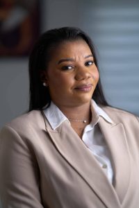 Lire la suite à propos de l’article Sénat : Bakiele Meso Marianne se retire de la course au poste de 2e vice-président