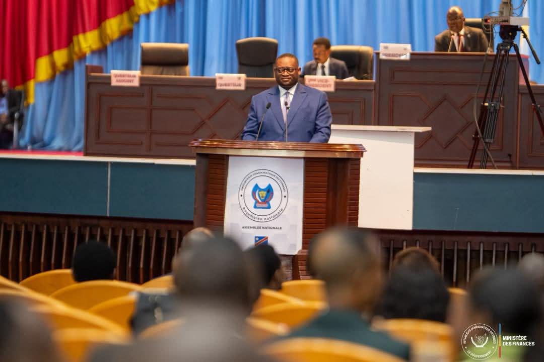 You are currently viewing RDC : l’Assemblée nationale valide deux prêts stratégiques de 150 millions USD pour relancer agriculture et routes