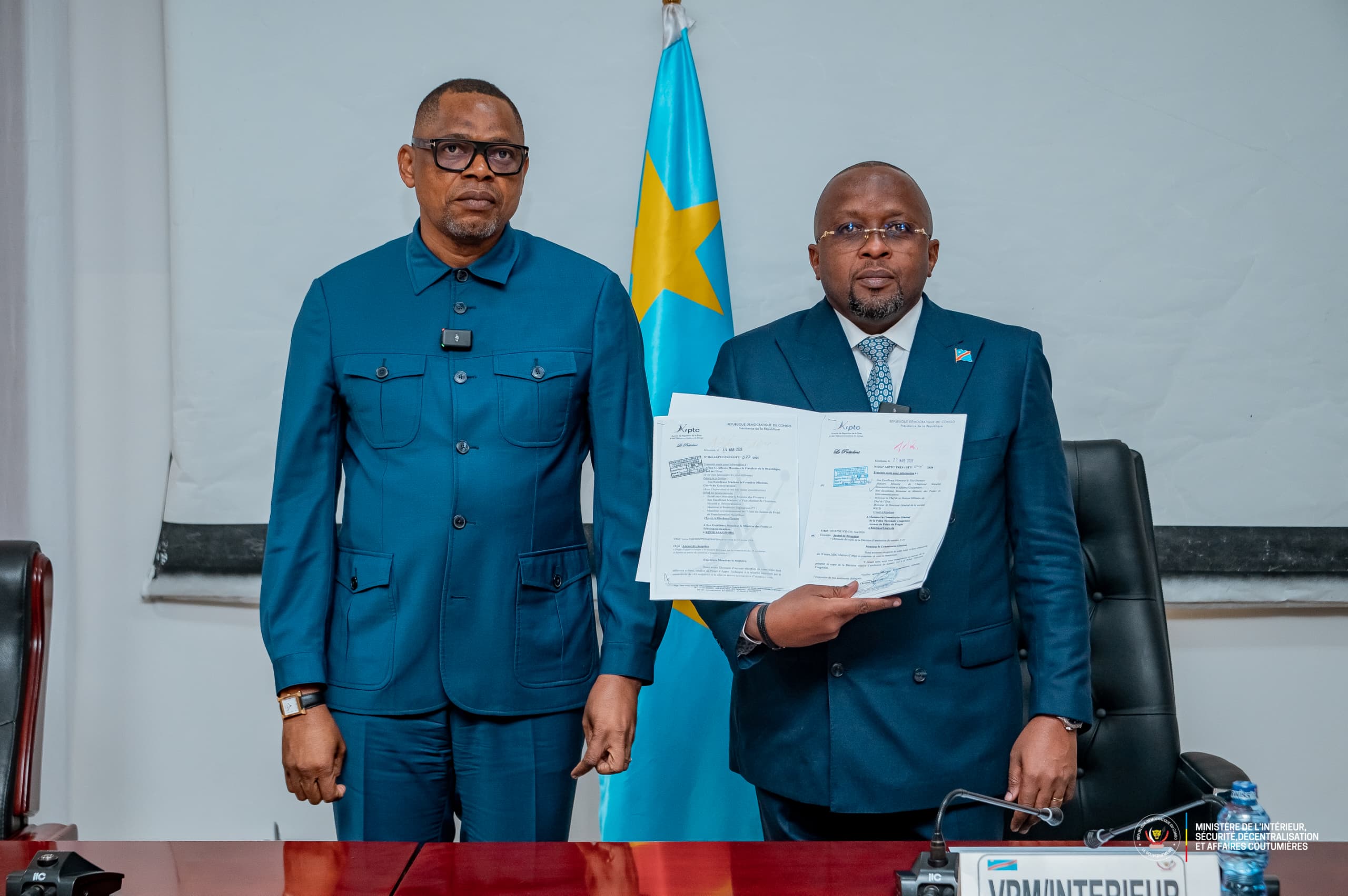 Sécurité : des numéros verts d’urgence remis au ministre l’Intérieur Jacquemain Shabani