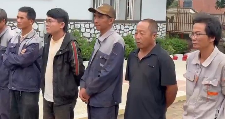 Ituri : 14 suspects d’exploitation minière illégale, dont 11 Chinois, présentés aux autorités