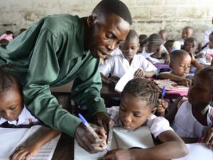 Lire la suite à propos de l’article Réforme de l&rsquo;éducation : le gouvernement promet de traiter les enseignants selon des standards européens