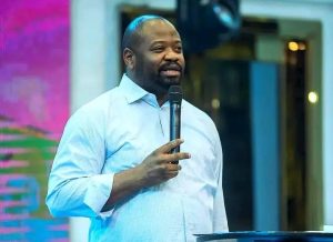 Lire la suite à propos de l’article « Je ne suis pas de votre camp » : déclare le pasteur Moïse Mbiye en réponse à l’opposition