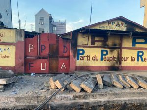 Lire la suite à propos de l’article Kinshasa sous tension : le siège du PPRD incendié par des militants de l’UDPS