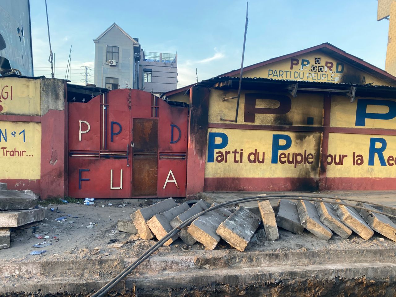 Kinshasa sous tension : le siège du PPRD incendié par des militants de l’UDPS