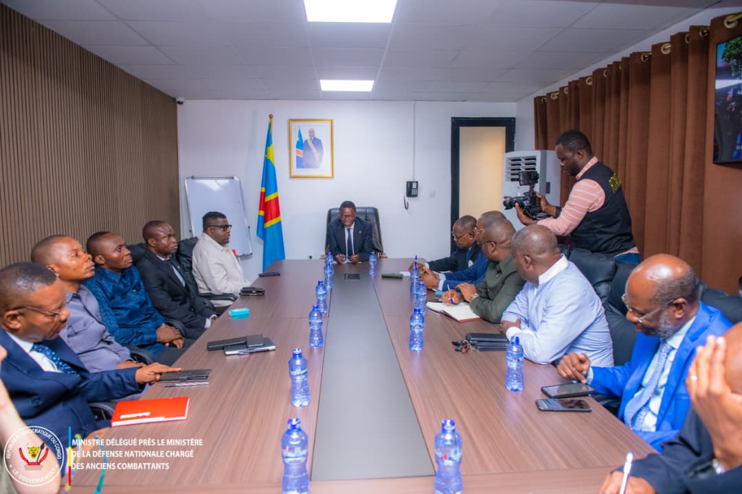 You are currently viewing Grand Bandundu : Éliezer Ntambwe consolide son action avec le soutien des élus de Maï-Ndombe