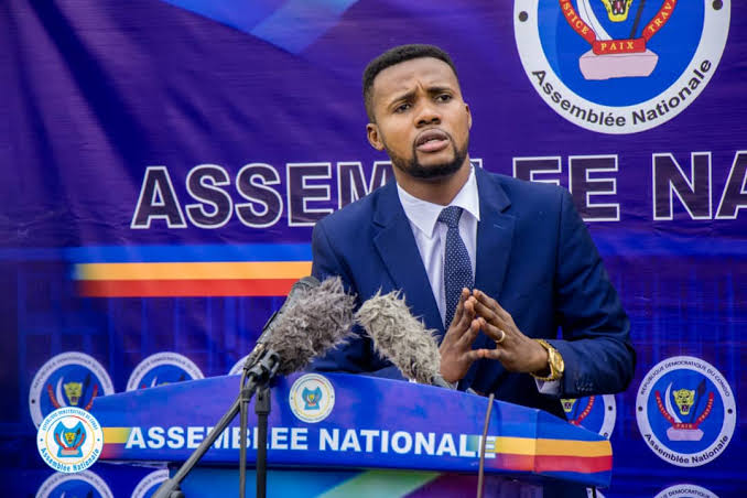 Coup d&rsquo;état constitutionnel: le MLC Daniel Mbau met en garde « Aucune Constitution ne peut organiser sa propre destruction »