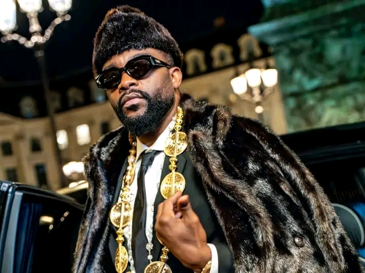 Ordre national des léopards : Fally Ipupa encourage ses collègues musiciens, dont Ferre Gola et Celeo Scram, à redoubler d’efforts dans le travail