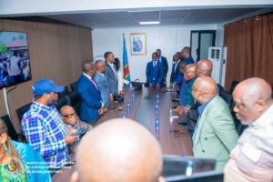 Lire la suite à propos de l’article Éradication de Mobondo: les élus de Kinshasa saluent l’action de Eliezer Ntambwe