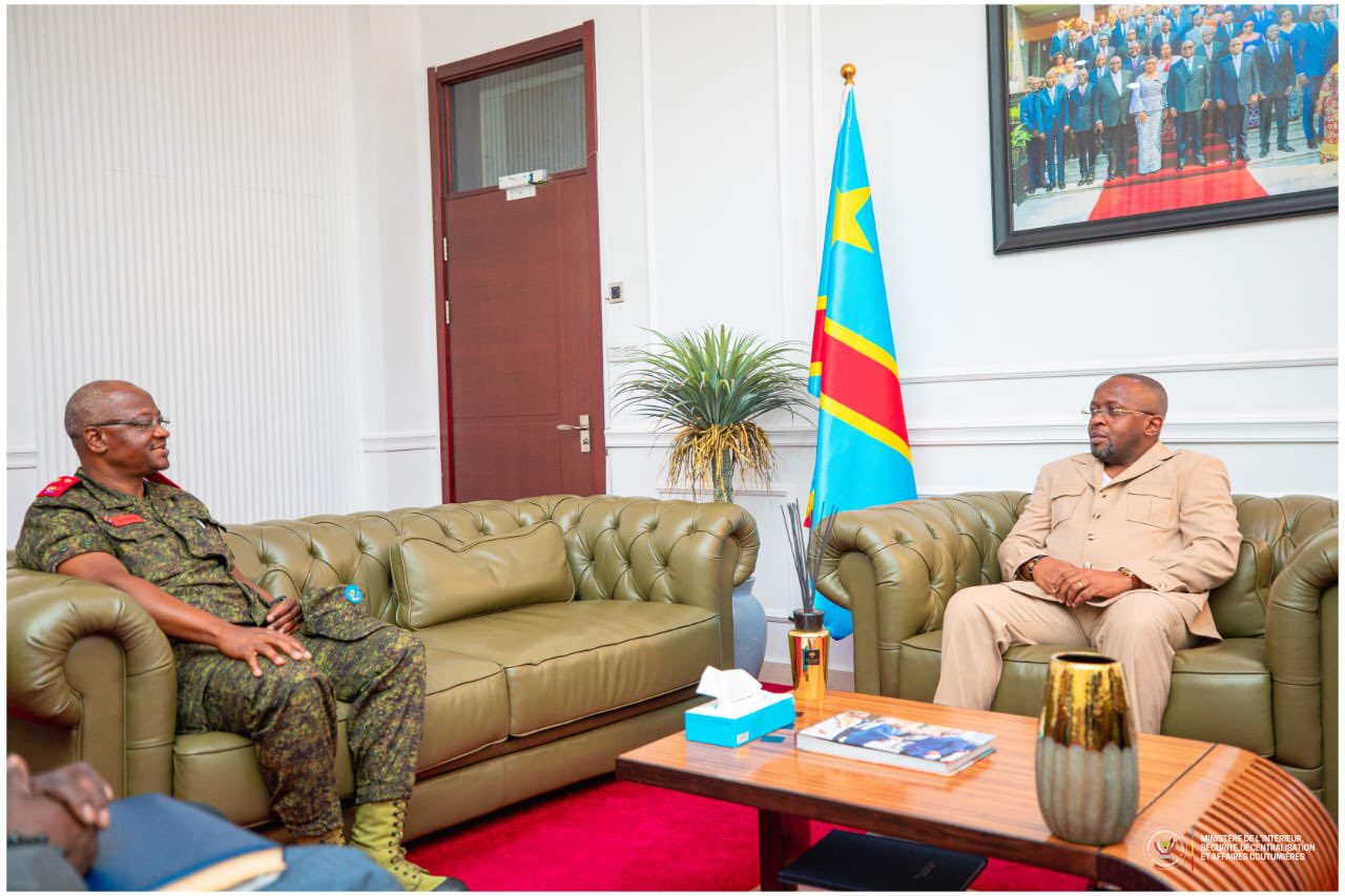 RDC : Le nouveau gouverneur militaire de l’Ituri reçoit les orientations du gouvernement pour sa mission de pacification