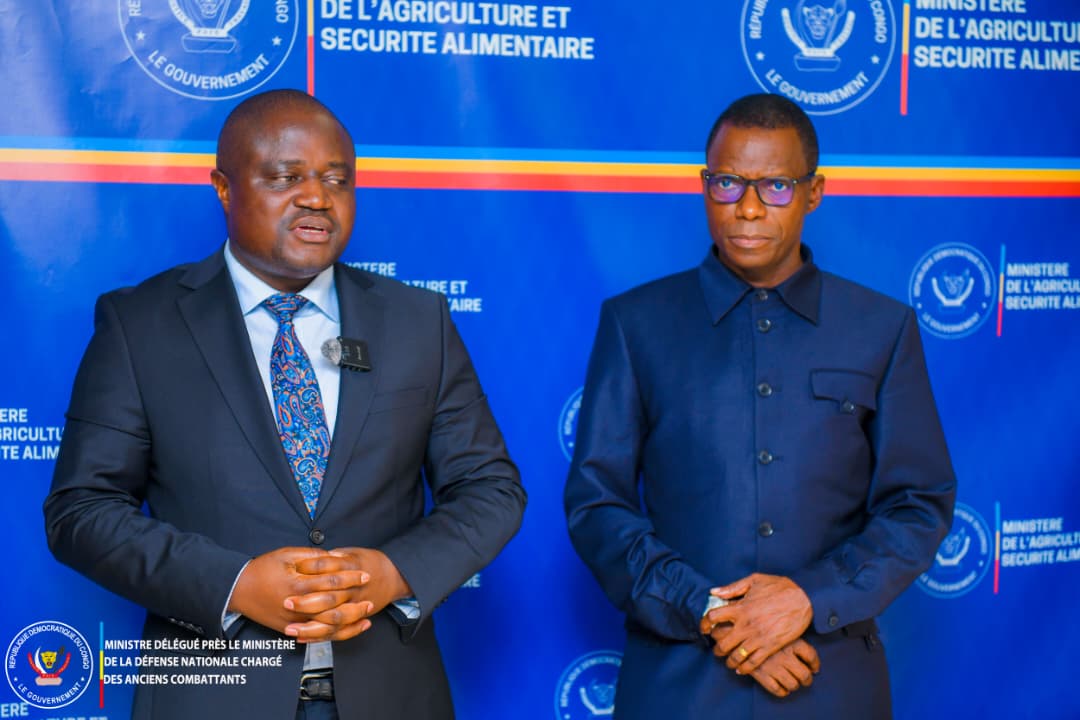 Grand Bandundu : Éliezer Ntambwe et Muhindo Nzangi unissent leurs forces autour d’un projet commun pour la réinsertion des anciens Mobondo
