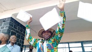 Lire la suite à propos de l’article Kasaï : l&rsquo;Assemblée provinciale réclame la suspension du maire de Tshikapa après la déchirure publique de la Constitution